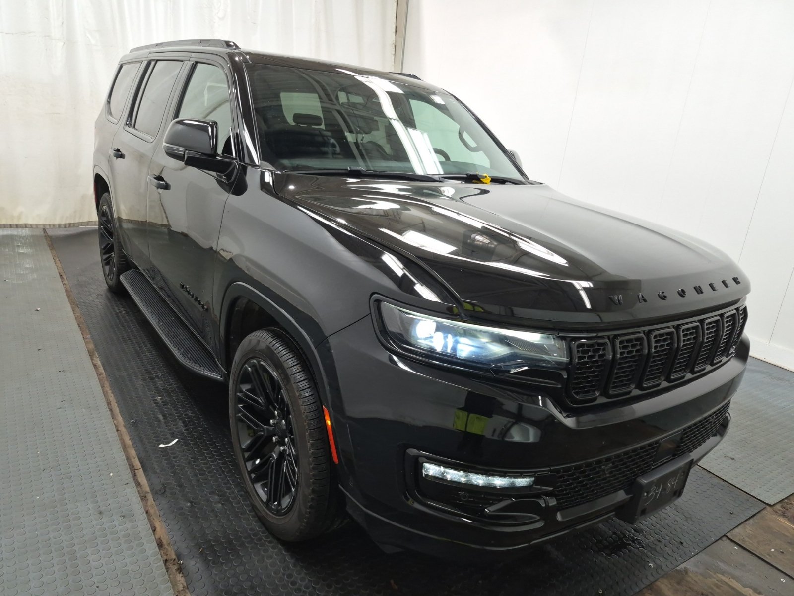 Used 2023 Jeep Wagoneer Series II AWD/4WD image 6