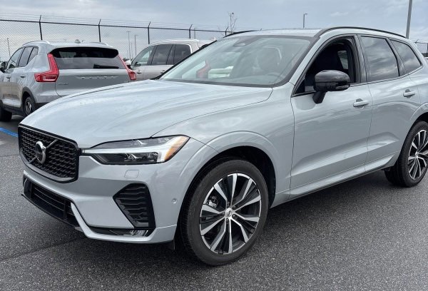 Used 2025 Volvo XC60 B5 Plus image 5