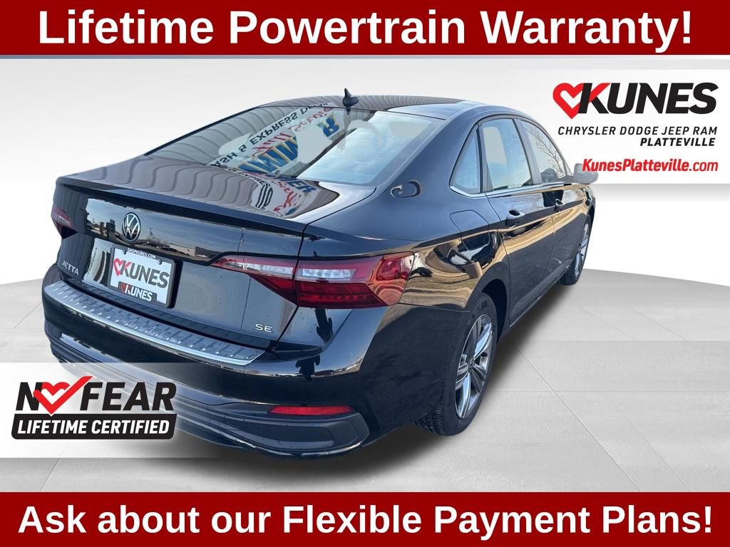 Used 2023 Volkswagen Jetta SE w/ Panoramic Sunroof Package FWD image 4