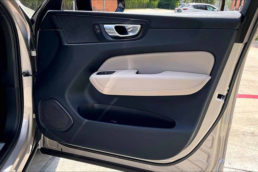 Certified 2026 Volvo XC60 B5 Plus AWD/4WD image 25