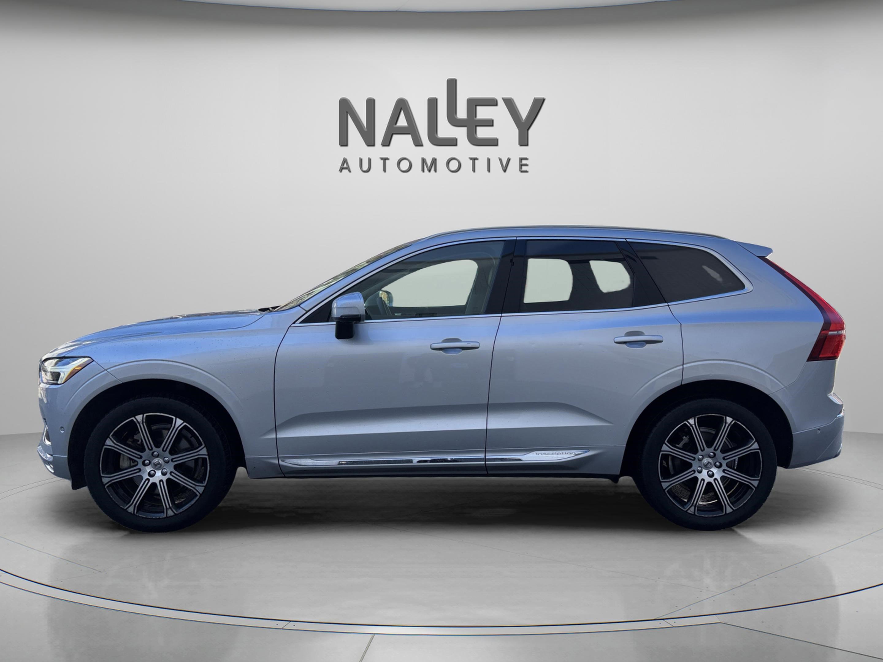 Used 2018 Volvo XC60 T6 Inscription w/ Luxury Seat Package image 3