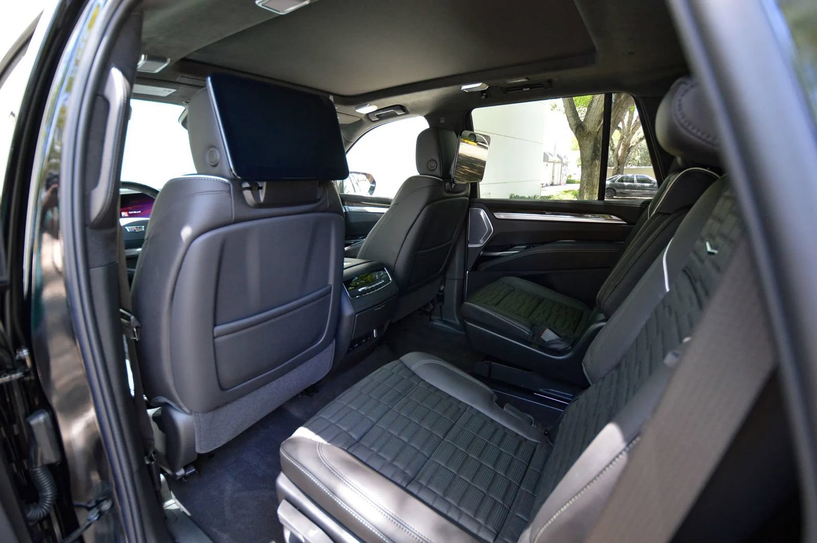 Used 2026 Cadillac Escalade Platinum Sport w/ LPO, ONYX Package AWD/4WD image 67