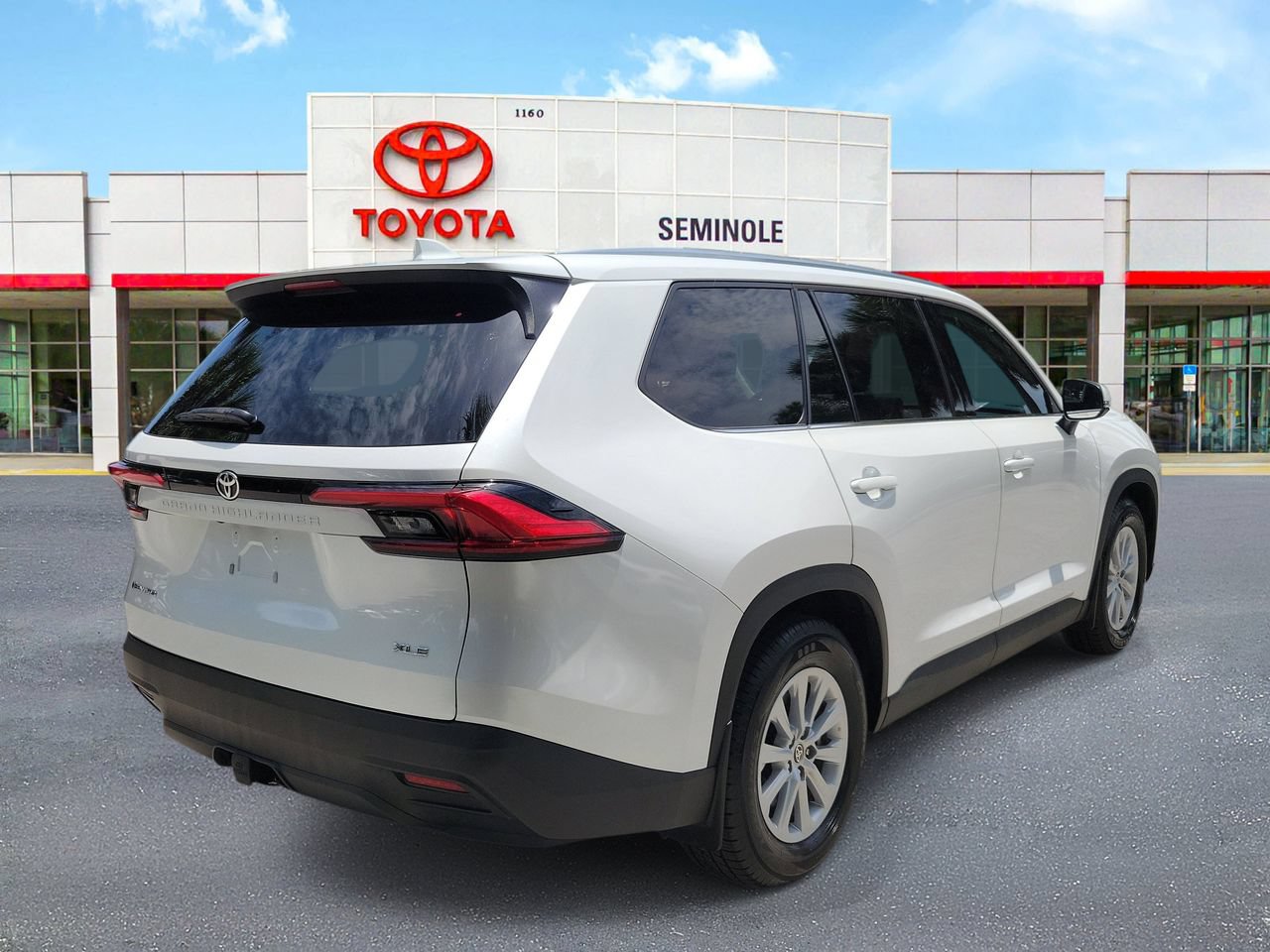 Used 2024 Toyota Grand Highlander AWD Hybrid image 3