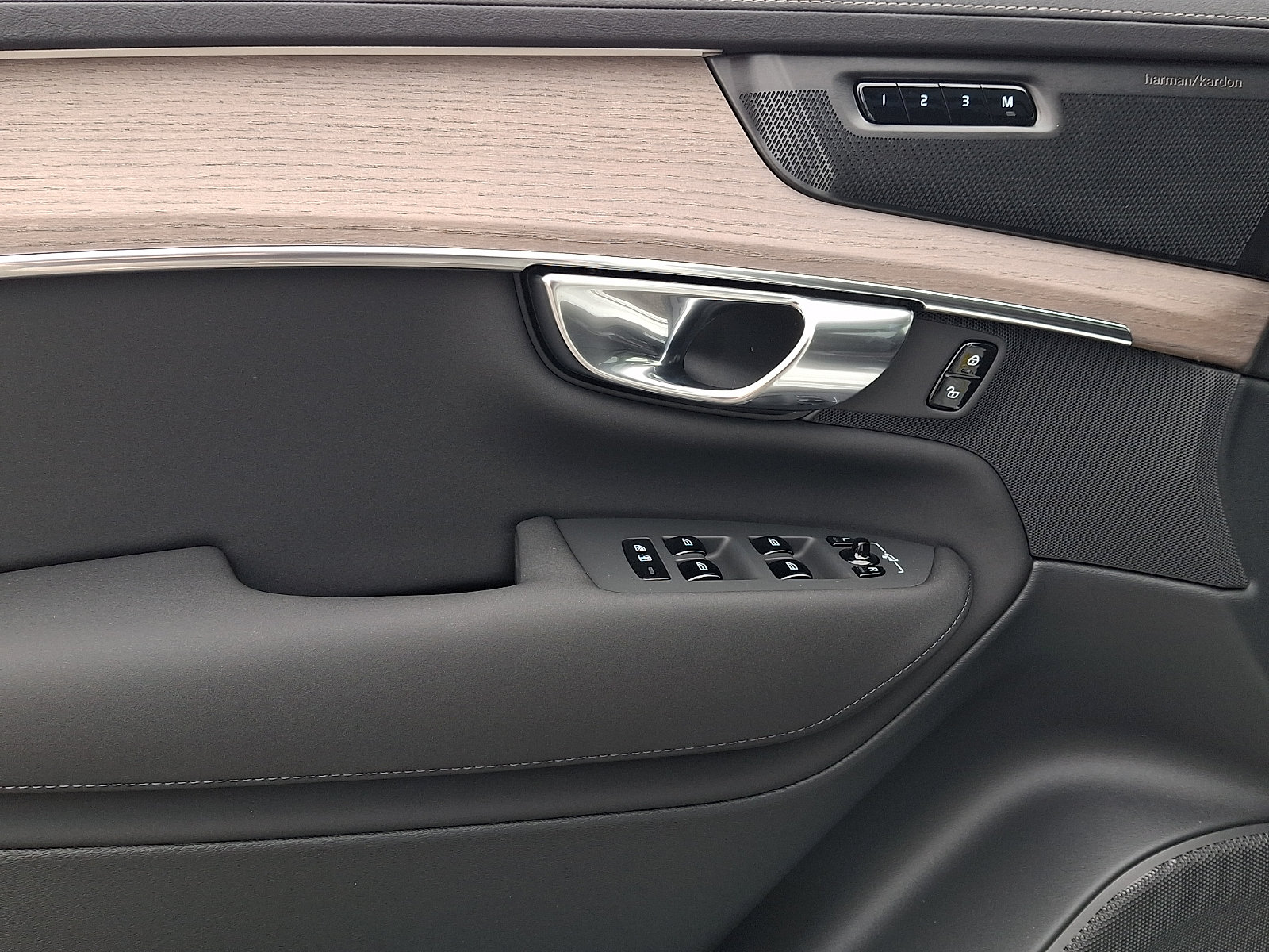 New 2027 Volvo XC90 B6 Plus AWD/4WD image 10