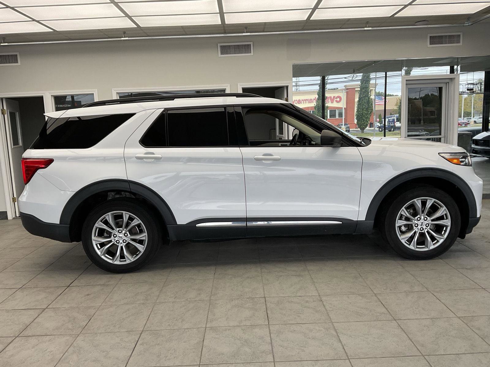 Used 2020 Ford Explorer XLT w/ Equipment Group 202A image 4