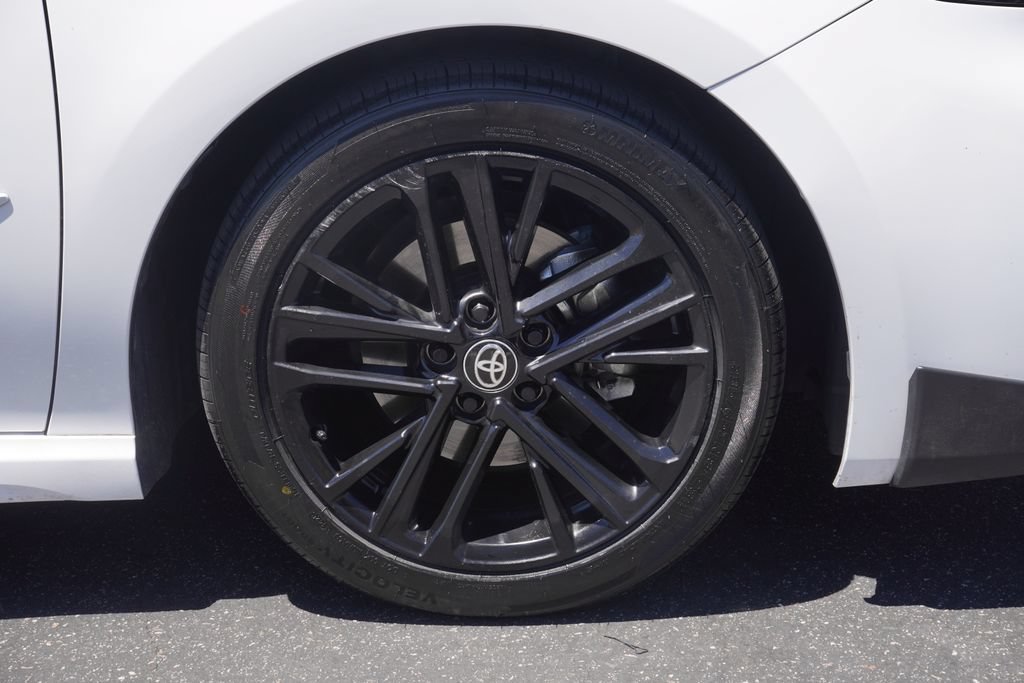 Used 2025 Toyota Camry SE w/ Multimedia Upgrade Package FWD image 10