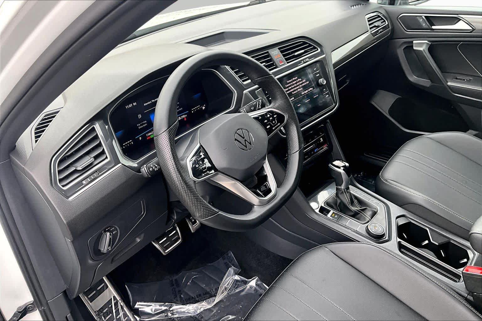 Used 2024 Volkswagen Tiguan SE R-Line AWD/4WD image 18