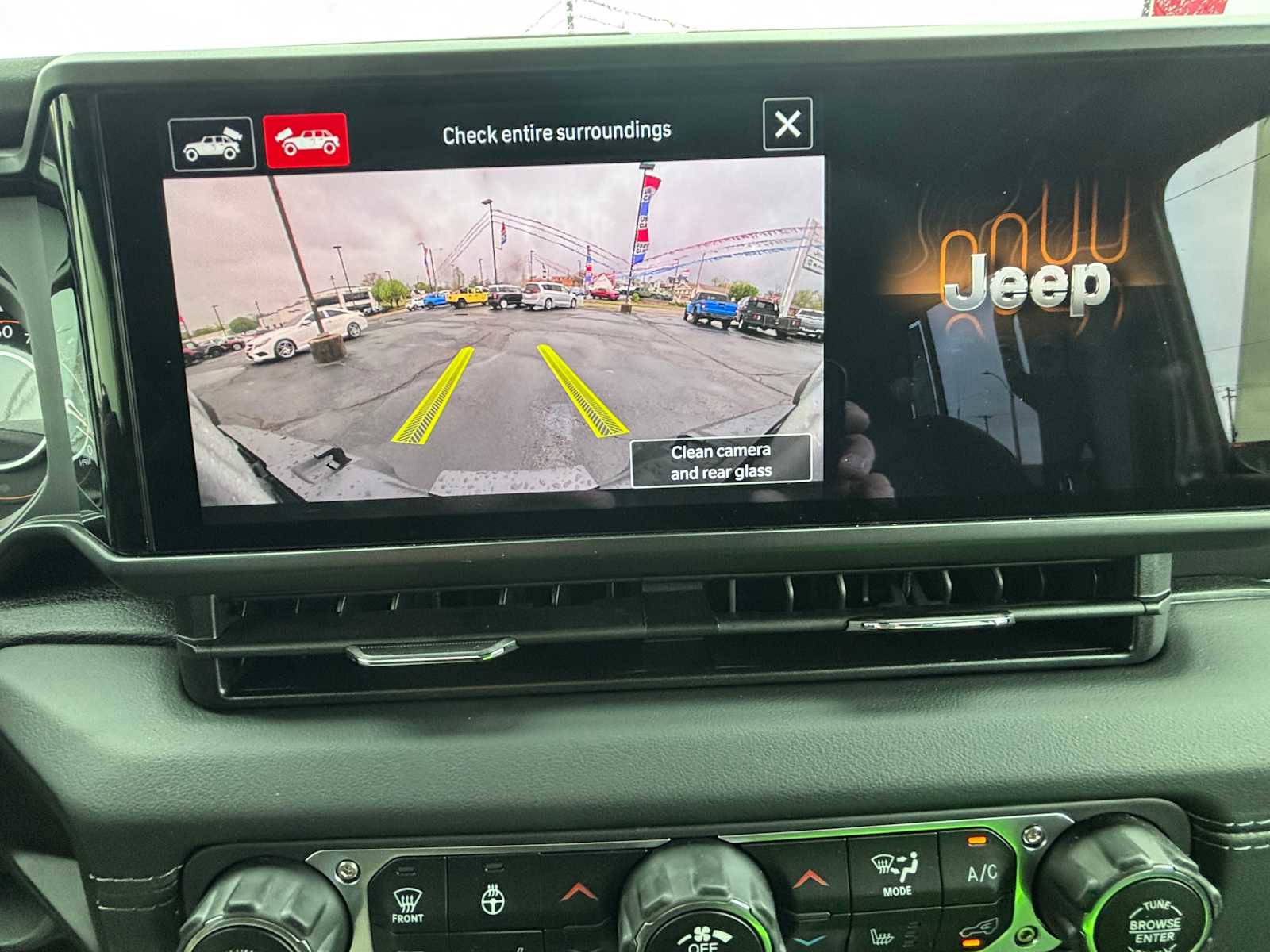 Used 2025 Jeep Wrangler Sahara image 34