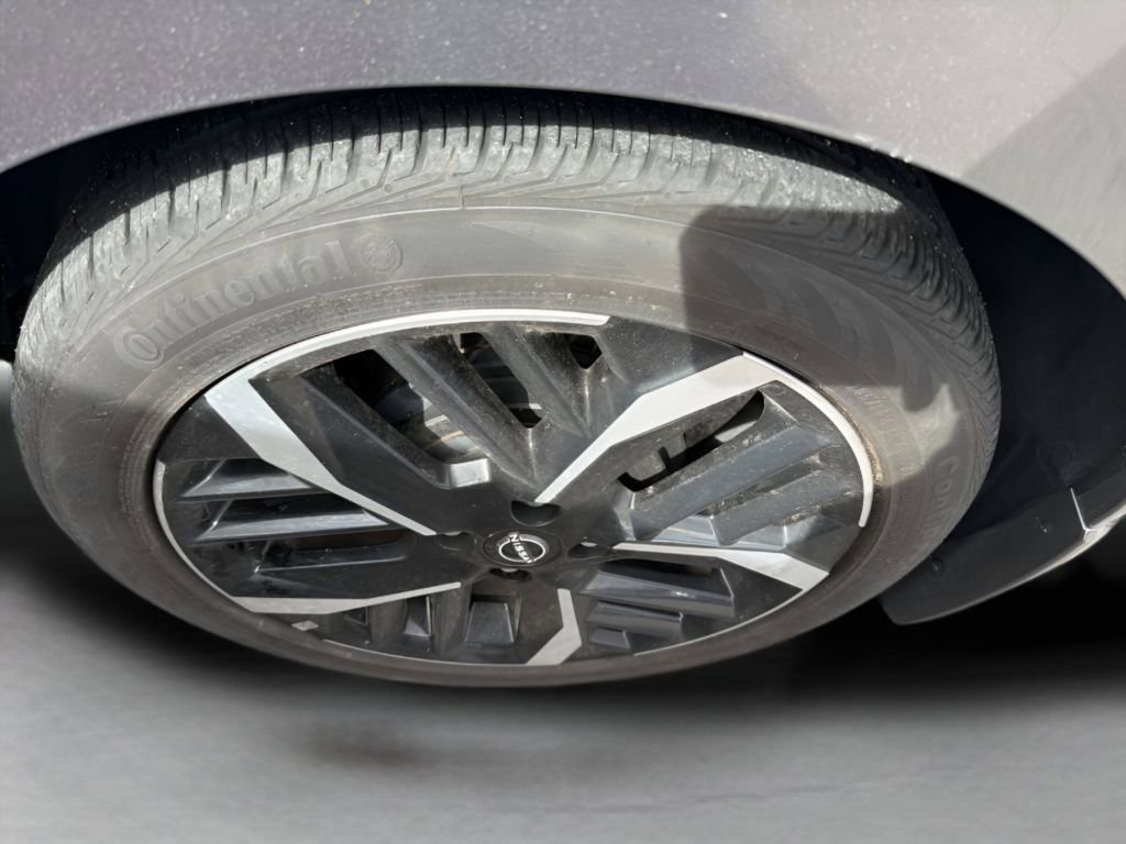 Used 2024 Nissan Versa SR w/ Trunk Package image 21