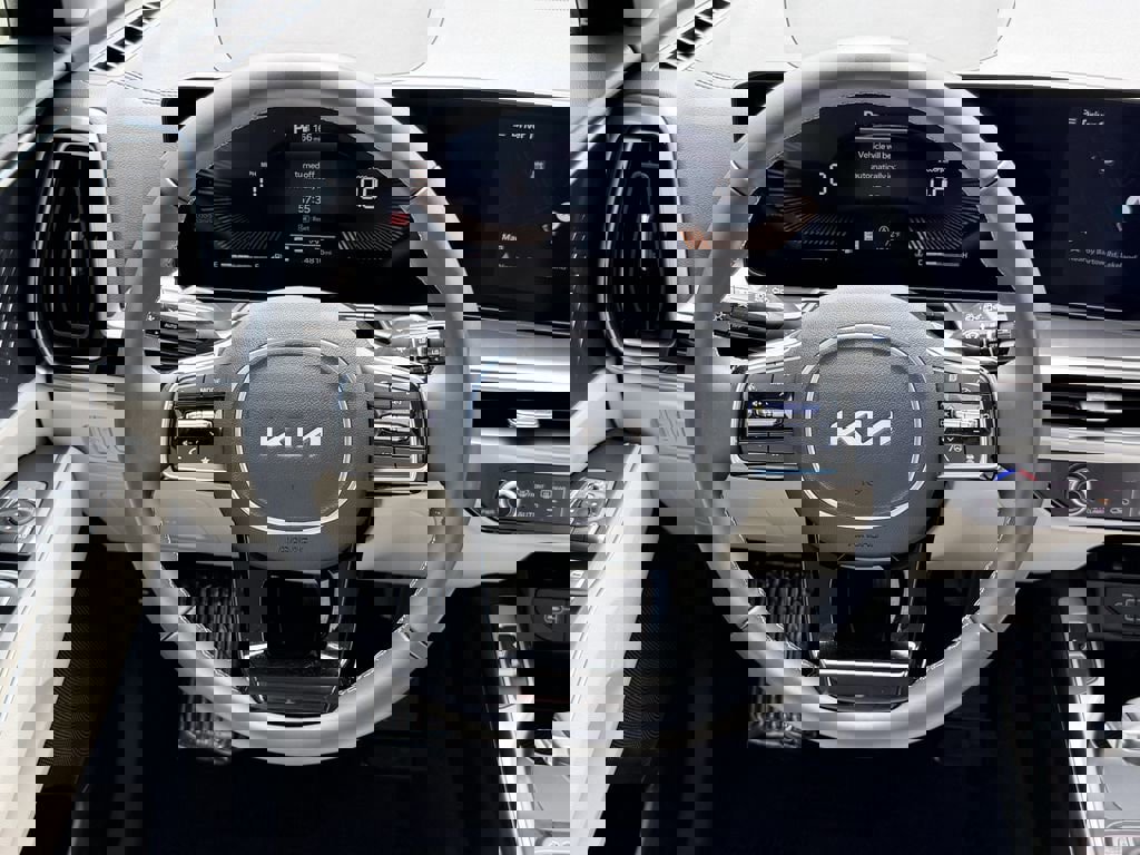 Certified 2025 Kia Sorento S image 15