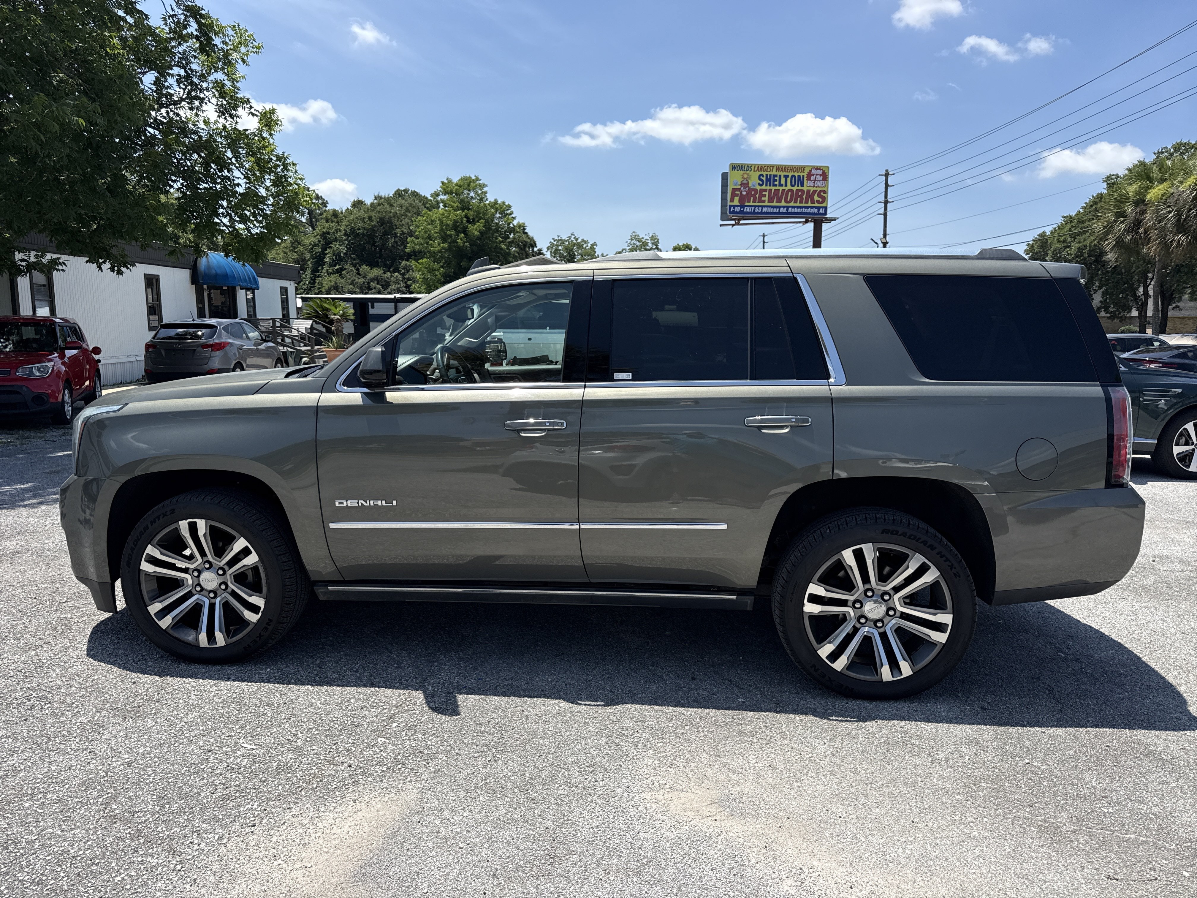 Used 2017 GMC Yukon Denali w/ Open Road Package RWD image 2