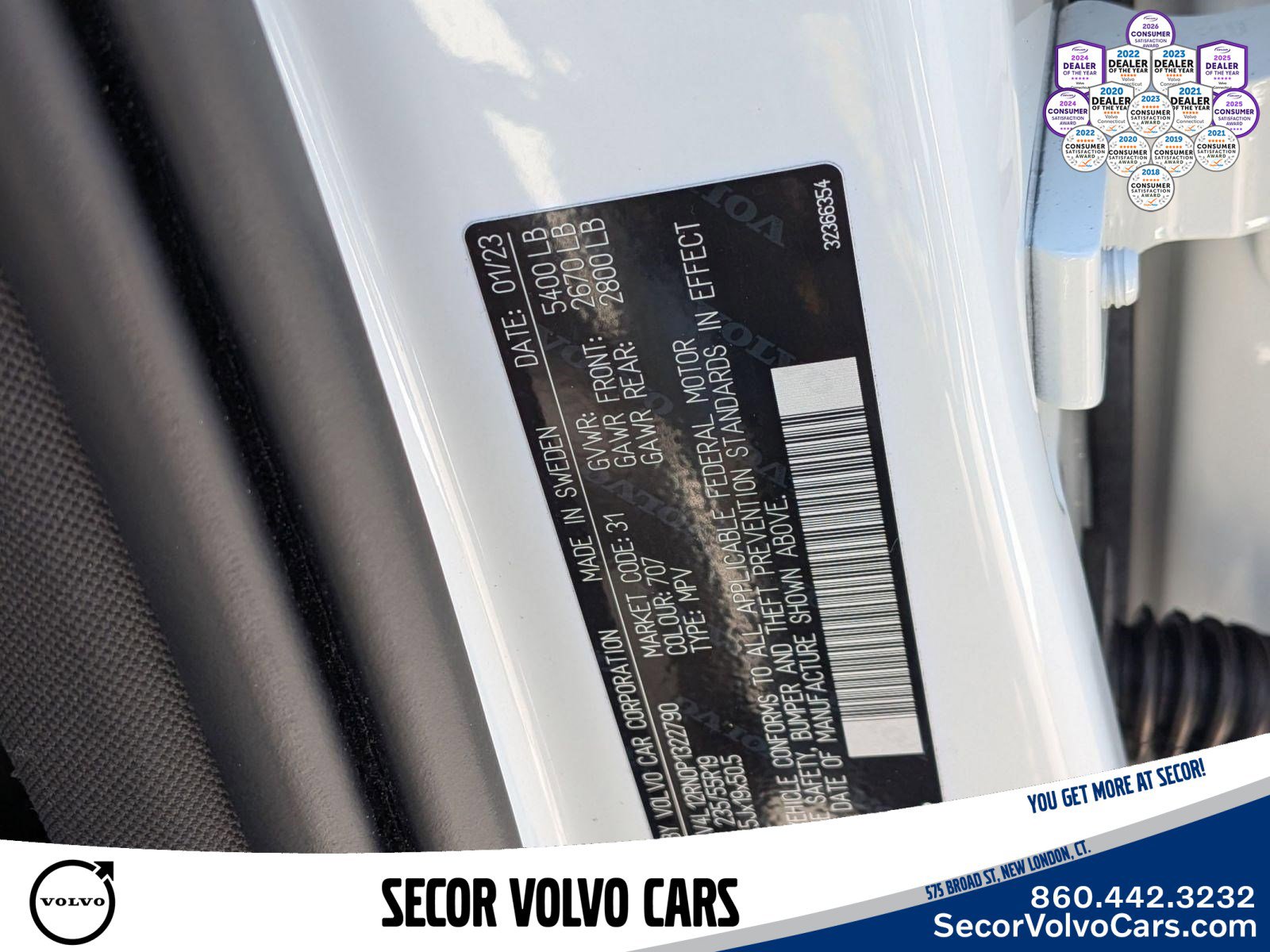 Used 2023 Volvo XC60 B5 Plus AWD/4WD image 30