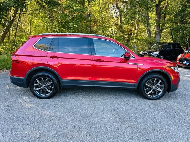 Used 2022 Volkswagen Tiguan SE w/ Panoramic Sunroof Package image 4