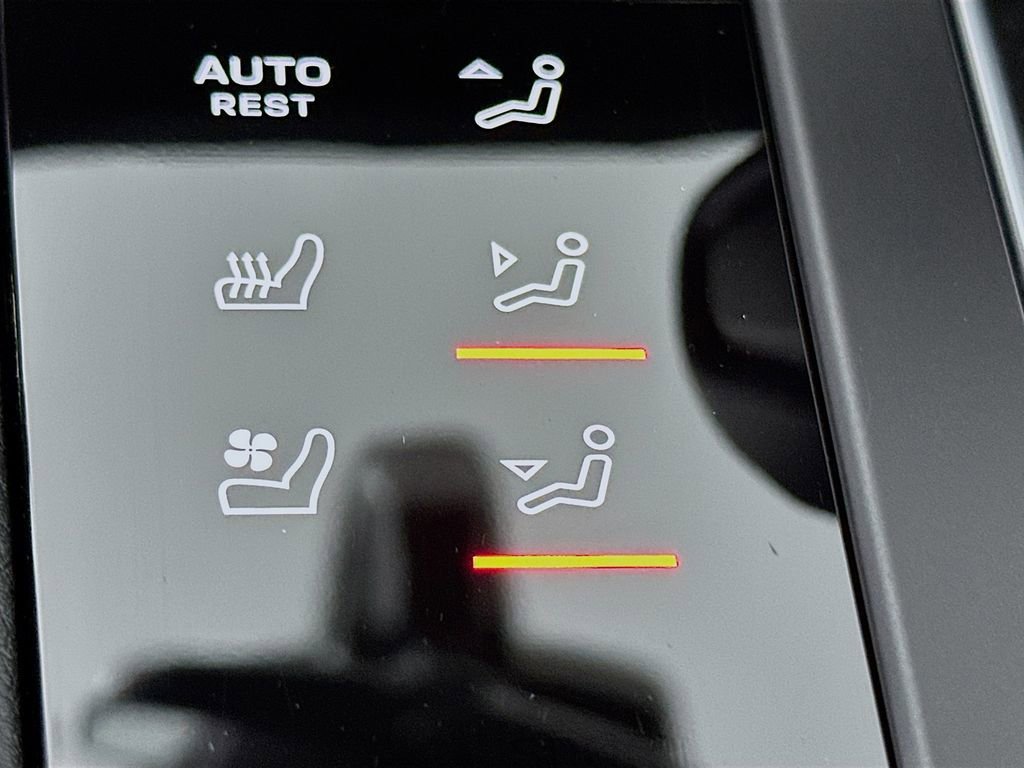 Certified 2026 Porsche Macan Turbo AWD/4WD image 23