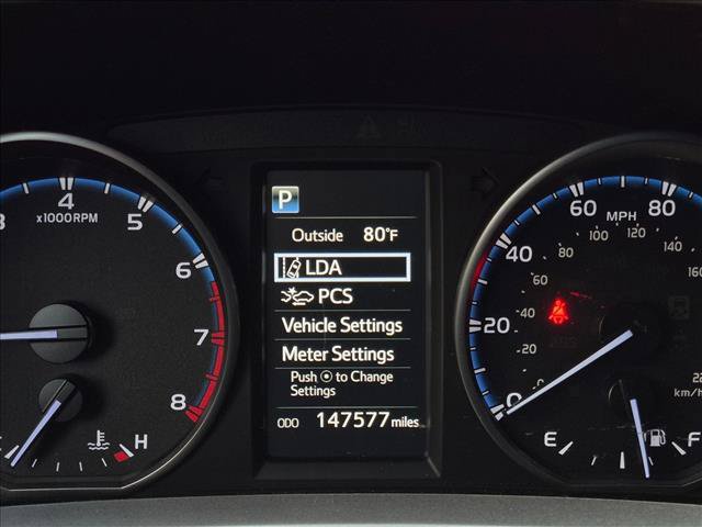 Used 2018 Toyota RAV4 LE FWD image 17