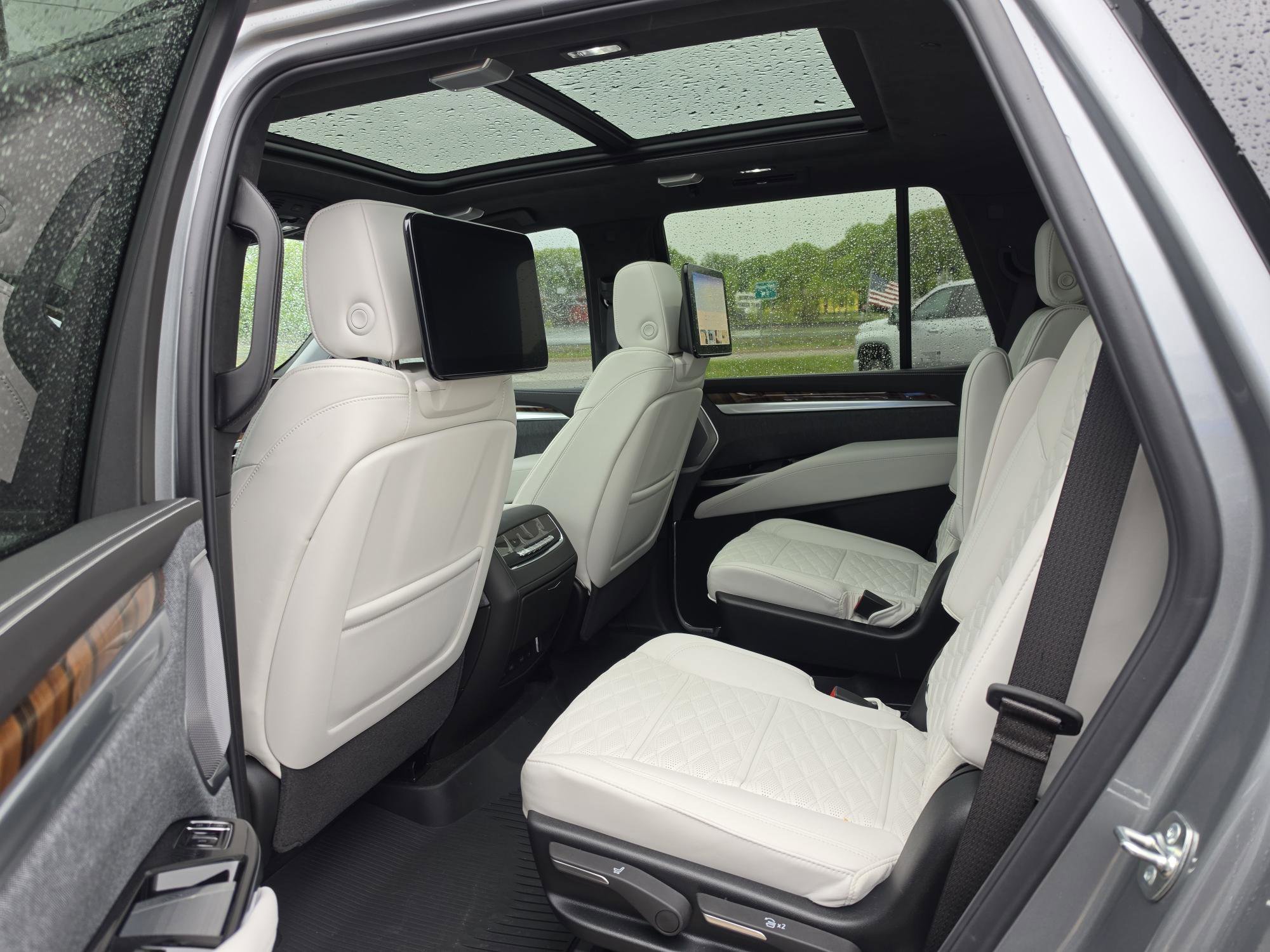 Used 2026 Cadillac Escalade Platinum Sport w/ LPO, ONYX Package AWD/4WD image 25
