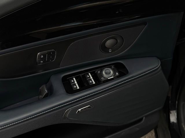 Used 2025 Lincoln Nautilus Reserve image 17