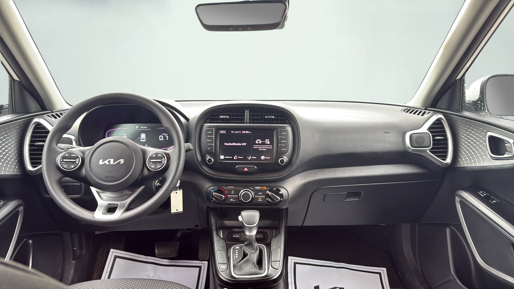 Used 2024 Kia Soul LX w/ Option Group 015 FWD image 17