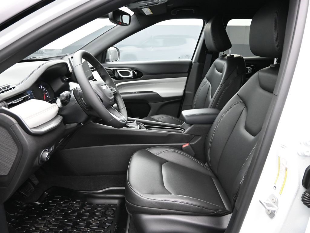 Certified 2025 Jeep Compass Limited image 12