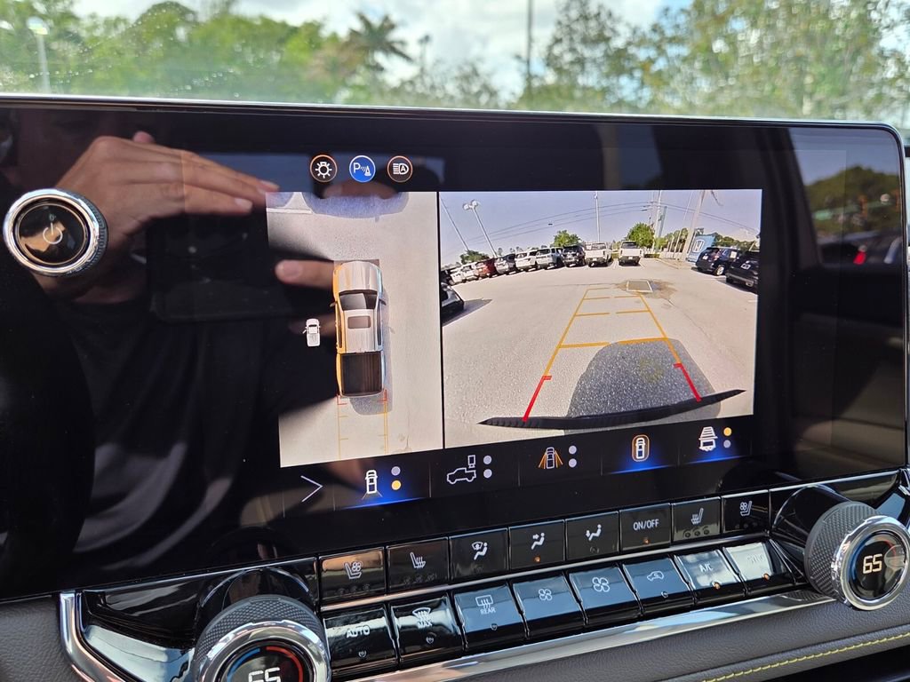 Used 2025 Chevrolet Colorado ZR2 w/ Technology Package image 28