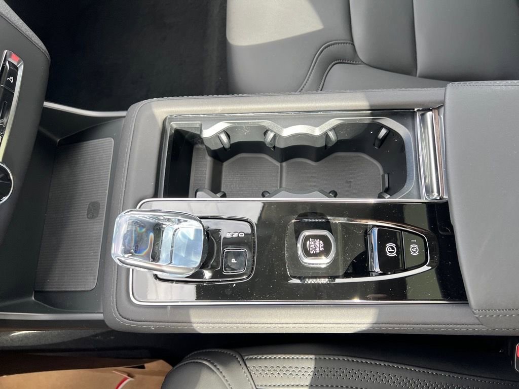 New 2026 Volvo XC90 B6 Plus w/ Protection Package Premier AWD/4WD image 18