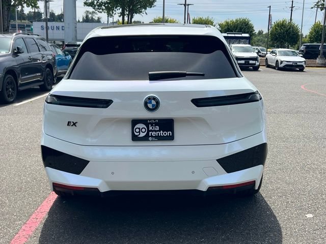 Used 2022 BMW iX xDrive50 AWD/4WD image 6