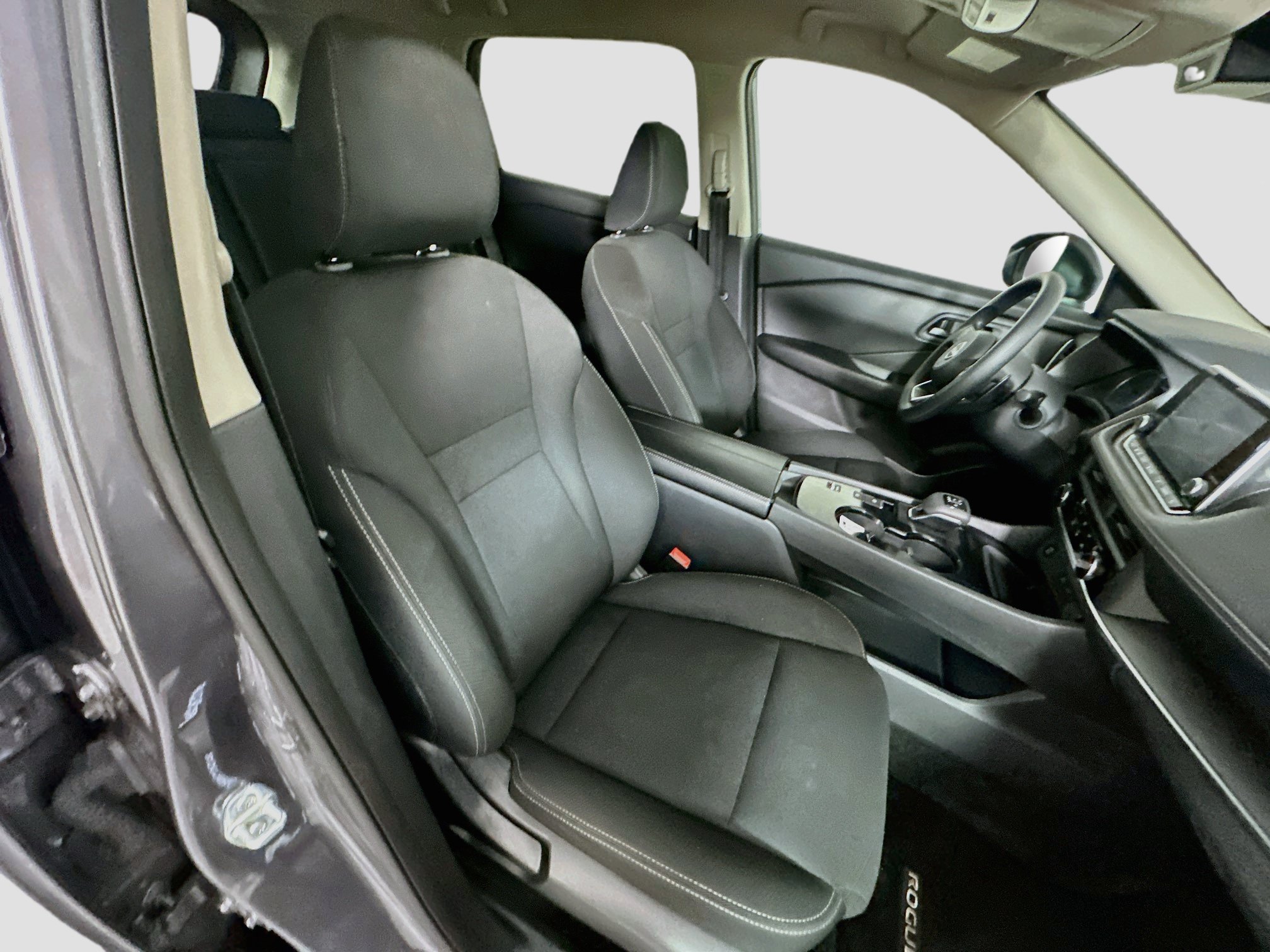 Used 2024 Nissan Rogue S FWD image 28
