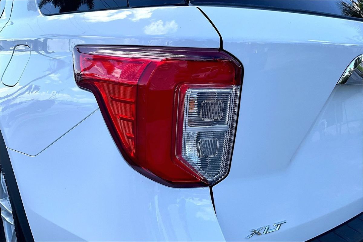 Used 2022 Ford Explorer XLT w/ Class IV Trailer Tow Package AWD/4WD image 23