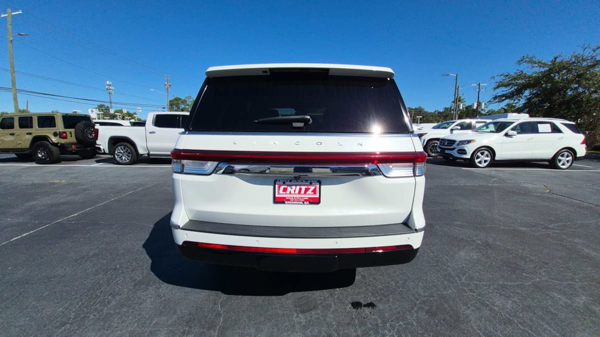 Used 2024 Lincoln Navigator Reserve AWD/4WD image 4