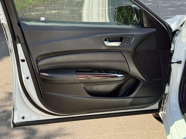 Used 2017 Acura TLX w/ Technology Package FWD image 9