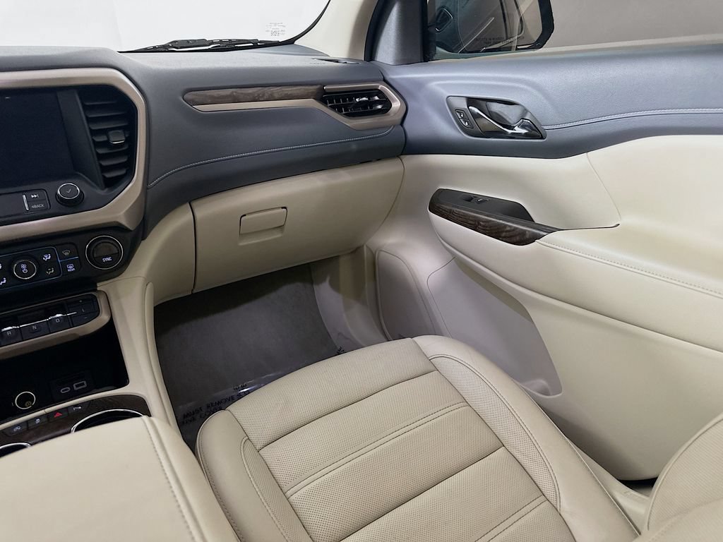Used 2020 GMC Acadia Denali w/ Technology Package FWD image 34