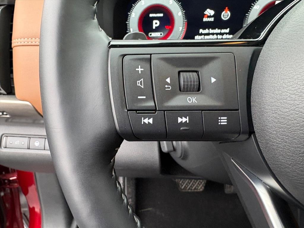 Used 2025 Nissan Pathfinder Platinum image 13