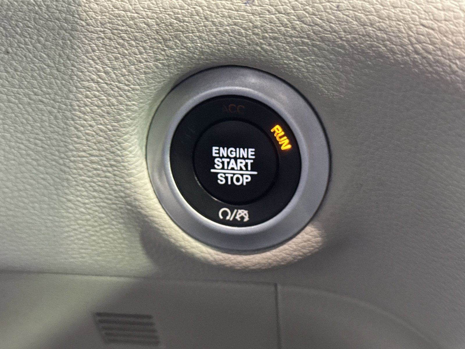 Used 2023 Chrysler Pacifica Touring-L image 35