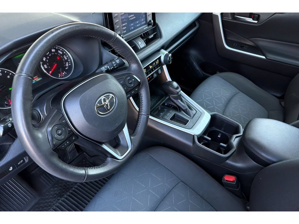 Used 2022 Toyota RAV4 XLE w/ Convenience Package FWD image 10