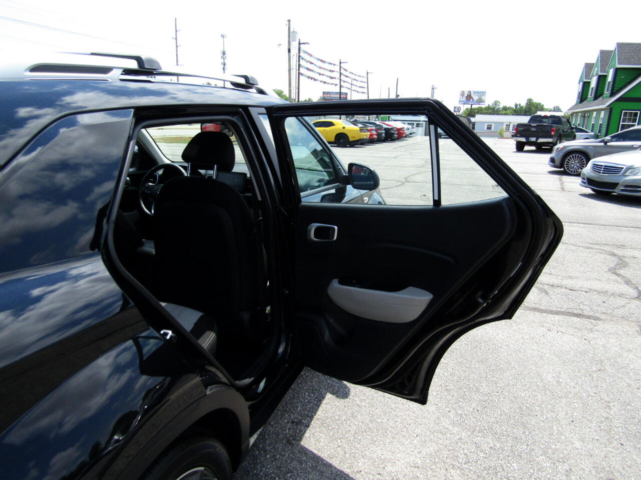 Used 2024 Hyundai Venue SEL image 23