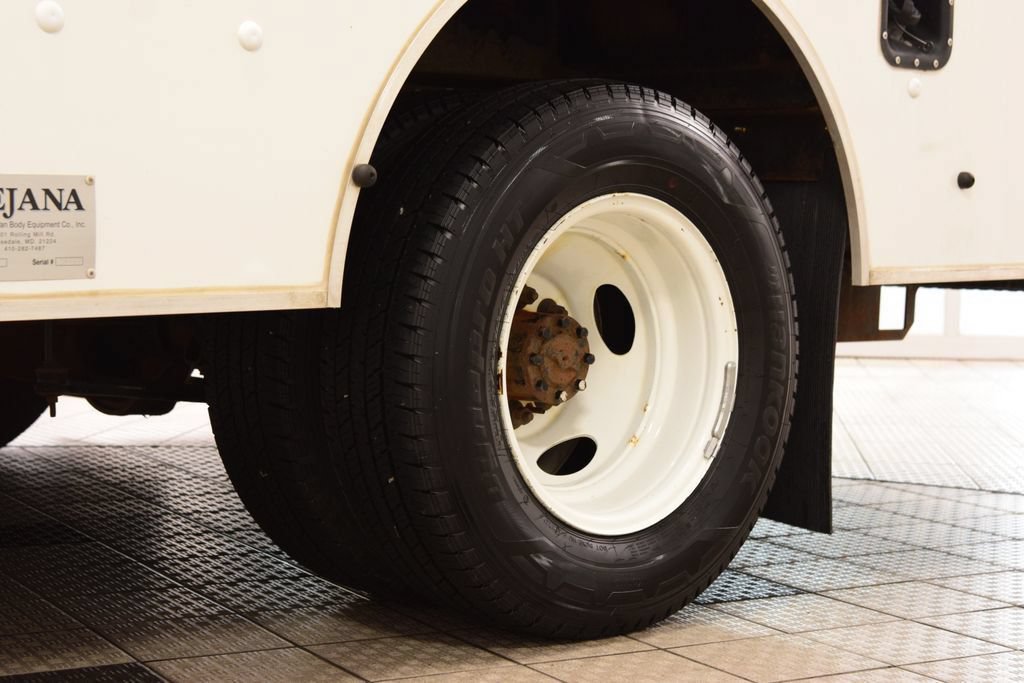 Used 2023 Ford E-450 and Econoline 450 Super Duty w/ Power Windows & Locks Group RWD image 15