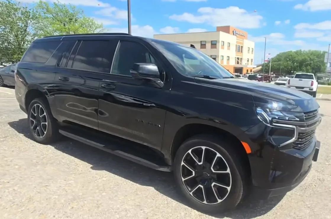 Used 2021 Chevrolet Suburban RST w/ Luxury Package image 40