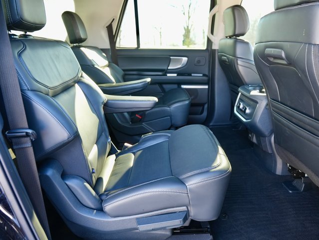 Used 2025 Ford Expedition Max Platinum w/ Driver's Package image 10