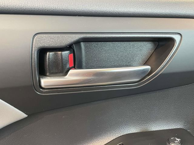 Used 2021 Toyota Highlander XLE AWD/4WD image 37