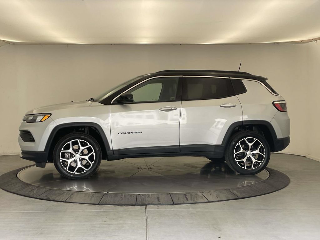 Used 2024 Jeep Compass Limited AWD/4WD image 2