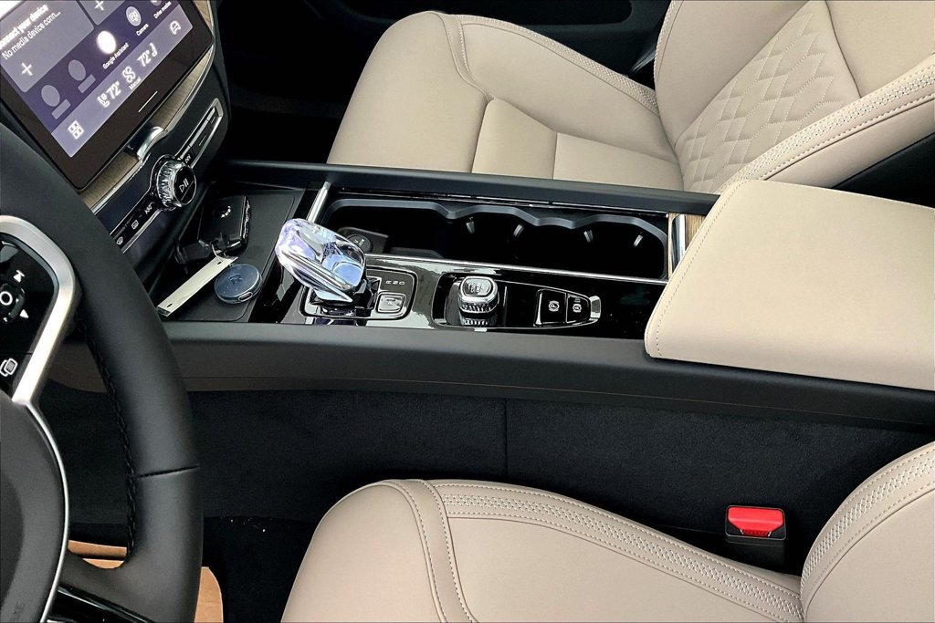 New 2026 Volvo XC60 B5 Plus w/ Protection Package Premier AWD/4WD image 19