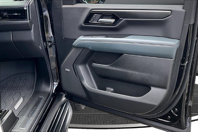 Used 2025 GMC Yukon XL AT4 AWD/4WD image 28