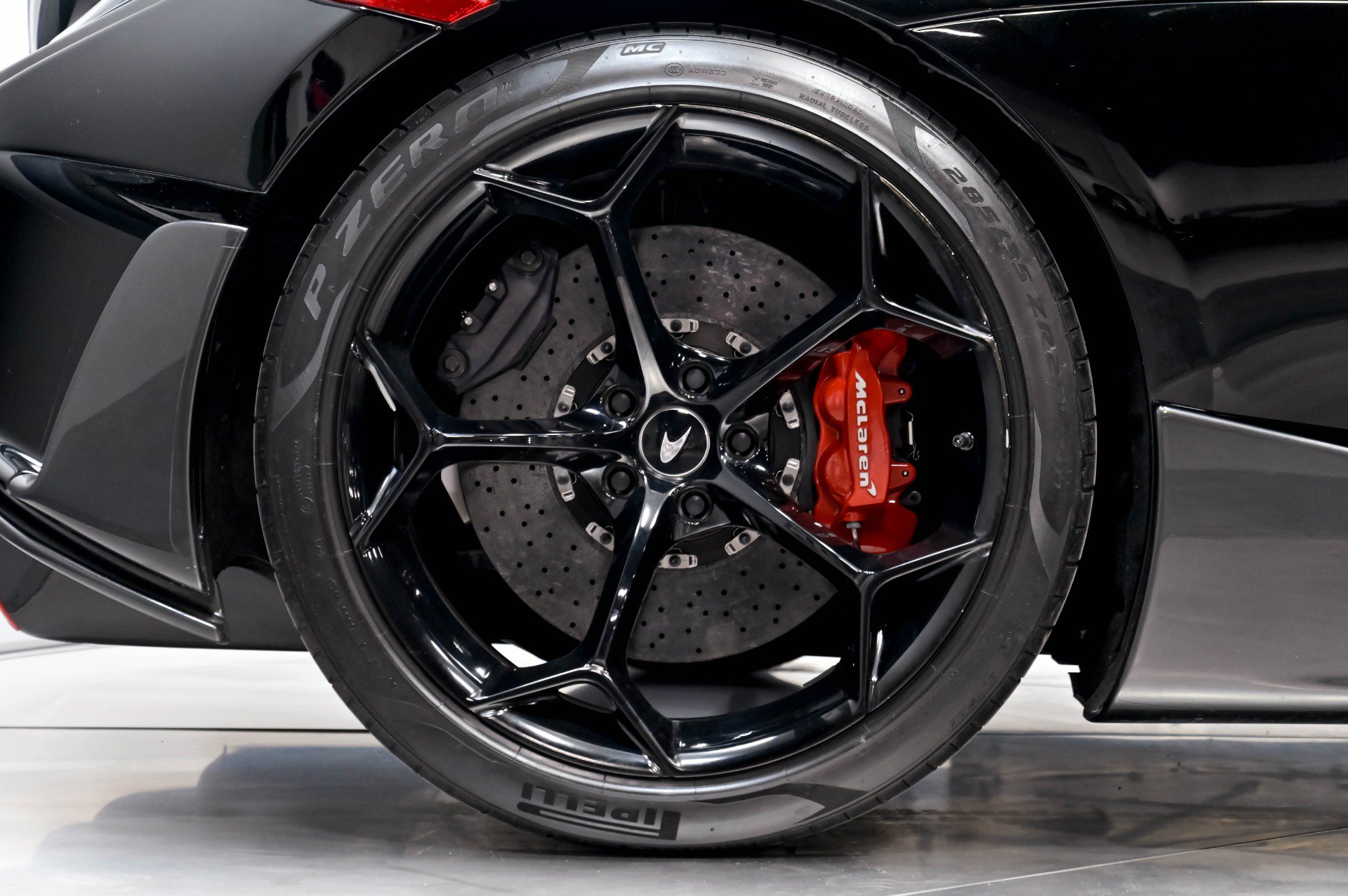 Used 2019 McLaren 600LT RWD image 17