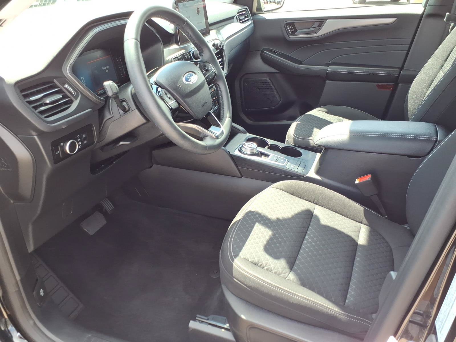 Certified 2023 Ford Escape Active AWD/4WD image 11