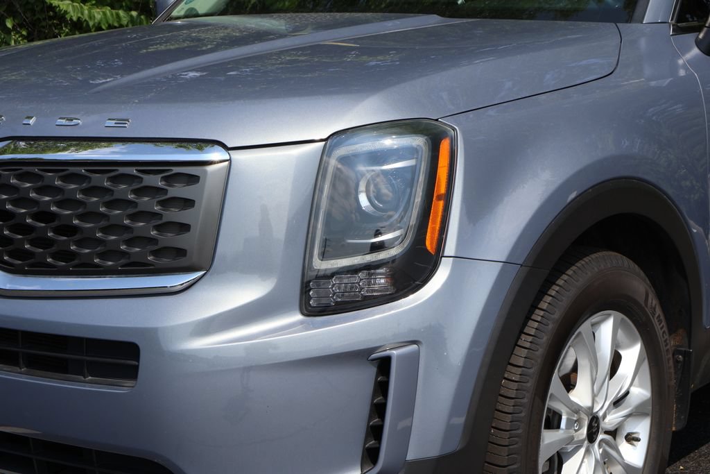 Used 2020 Kia Telluride LX AWD/4WD image 3