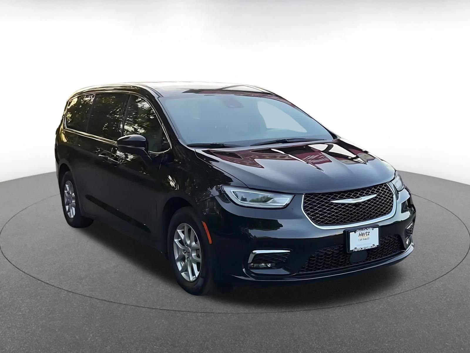 Used 2025 Chrysler Pacifica Select FWD image 3