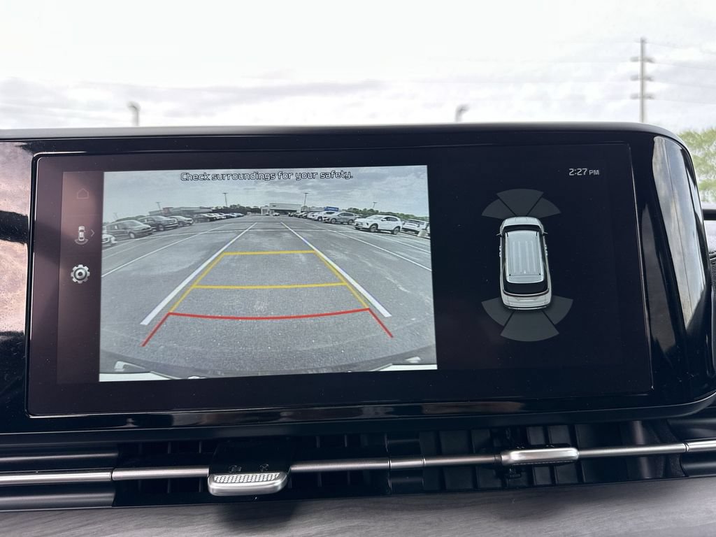Used 2024 Kia Carnival EX FWD image 23