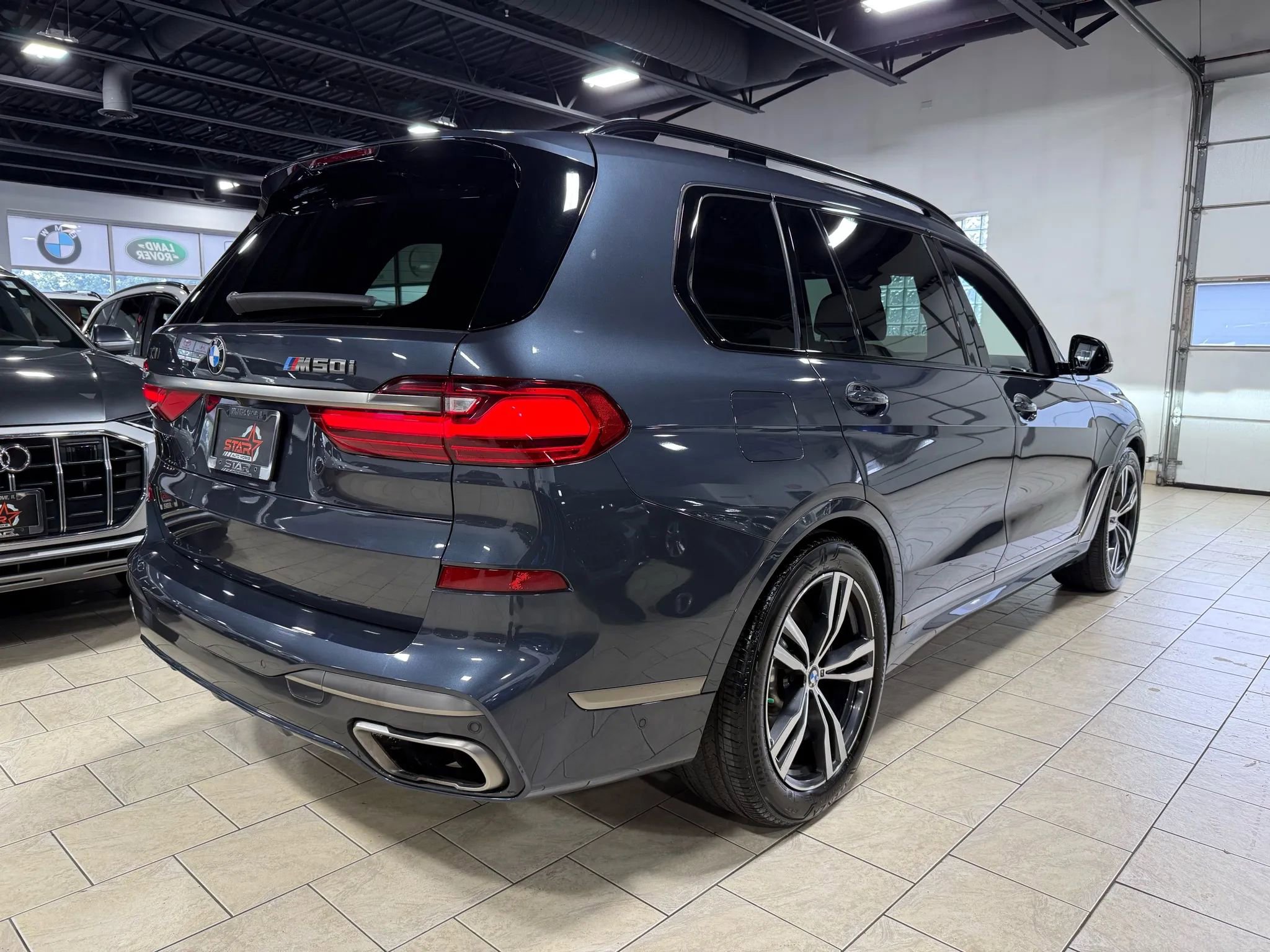Used 2021 BMW X7 M50i image 10