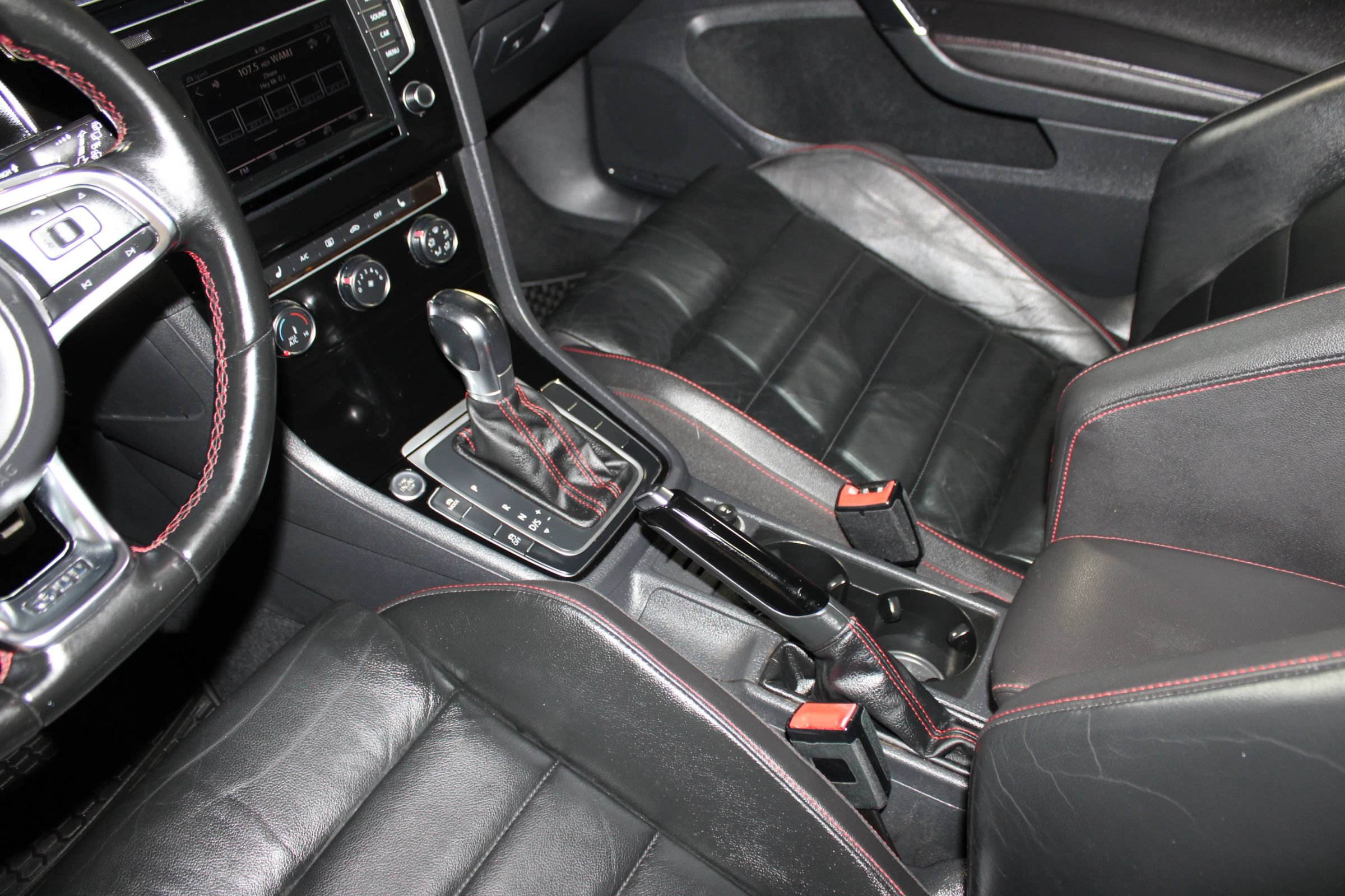 Used 2015 Volkswagen GTI SE FWD image 22