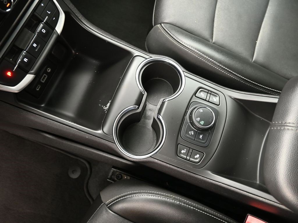 Used 2024 GMC Terrain SLT image 21